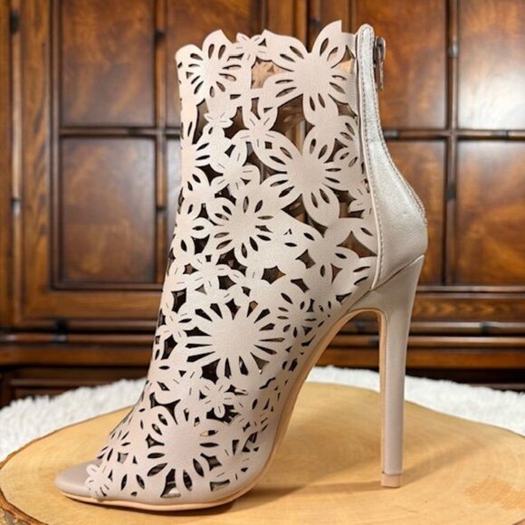 NWOT Beast Fashion Sand Faux Leather Floral Laser Cut Open Toe Back Zip Bootie - Picture 3 of 14